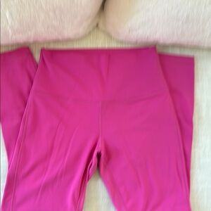 Lululemon Wunder Under Vibrant Pink Leggings. Size 6, barely worn